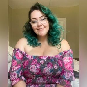 3x Off Shoulder Floral Top Torrid